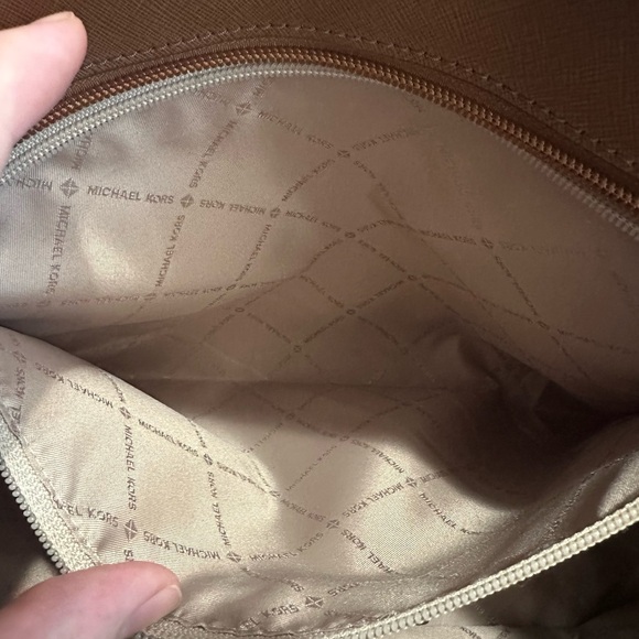 Michael Kors Aspen Limited Edition Tote Bag with Skiers and Snowboarders - Picture 7 of 9